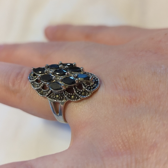 Arty Silver Tone Ring with Black Faux Diamonds - Sz 8 - Picture 5 of 13